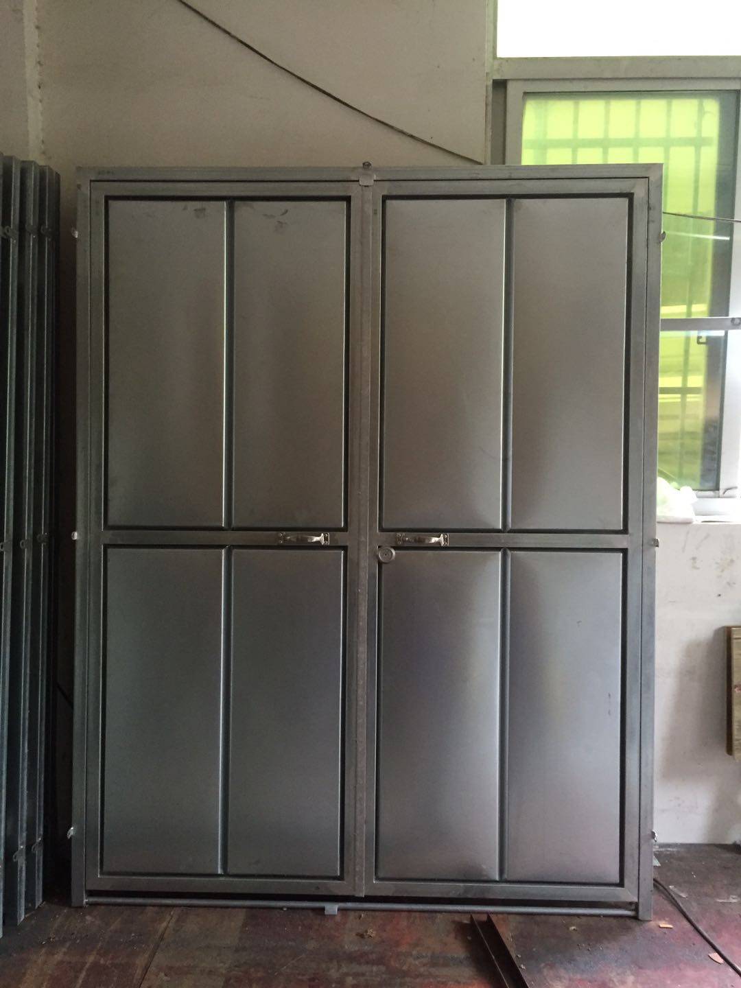 IRON DOOR SECURITY DOOR SECURITY DOOR WAREHOUSE DOOR CHANNEL GATE YARD GATE YARD DOOR TO DOOR OPEN DOOR HOME DOUBLE DOOR