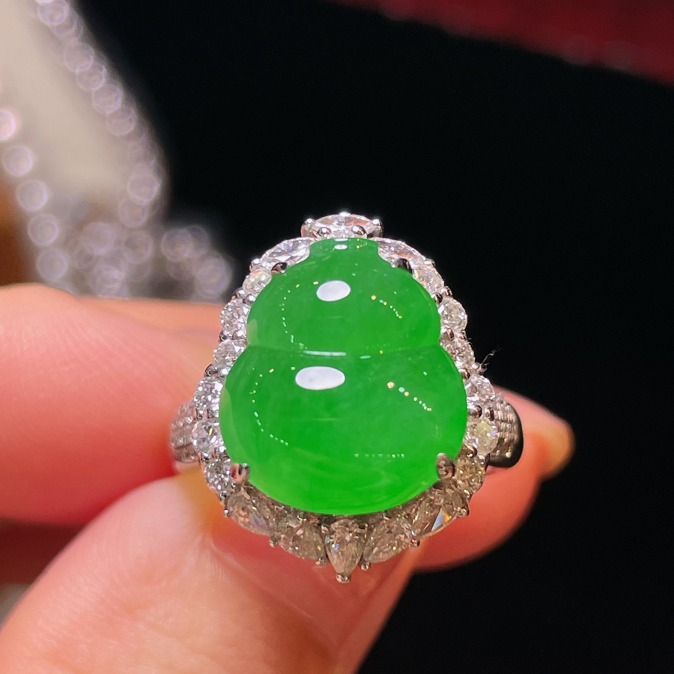 Emperor Cuiqin Bingyang Green Gourd Ring 18k gold diamond inlaid with natural A-grade jadeite full and translucent