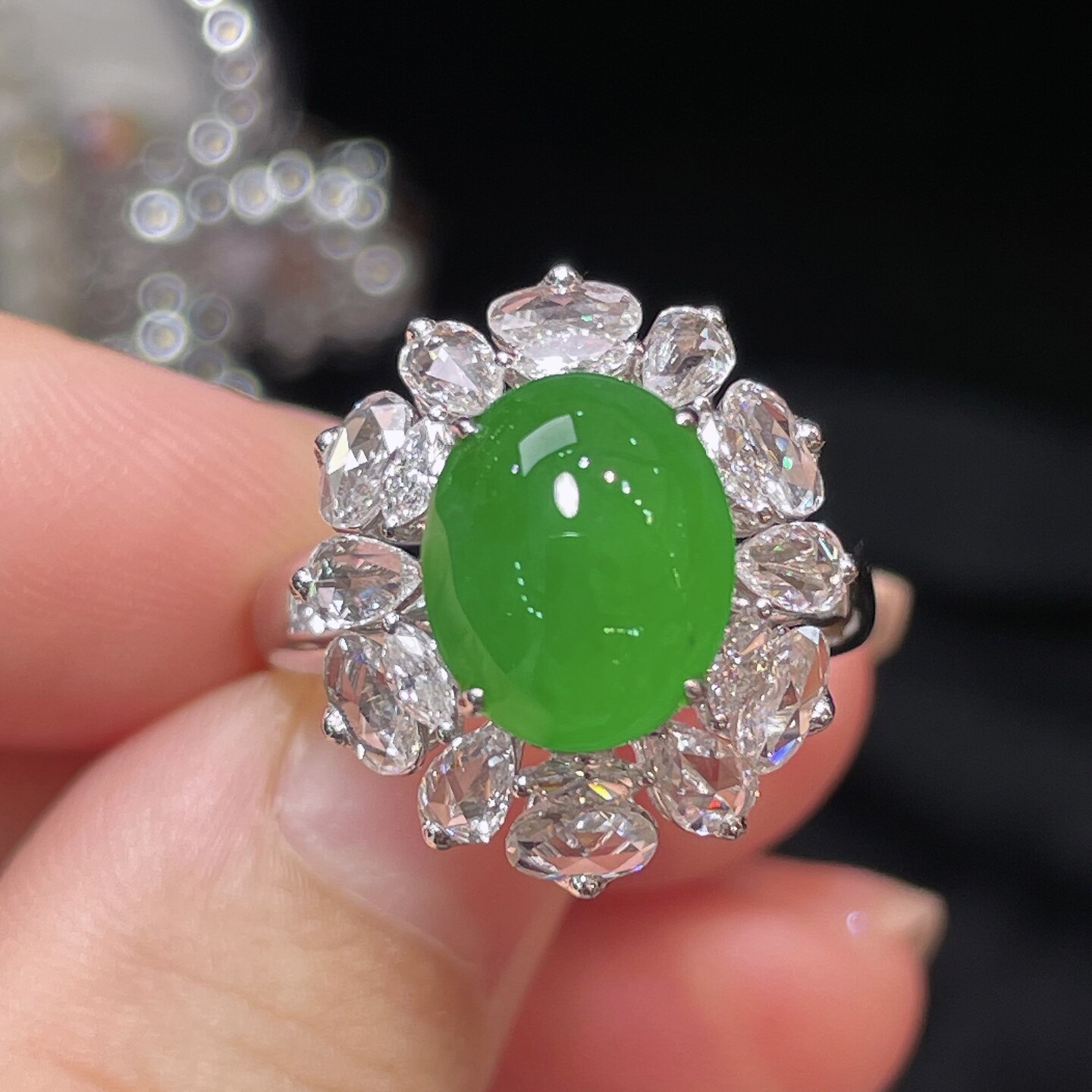 Cuiqin Emperor Bingyang Green Cabochon Ring 18k gold diamond inlaid with natural A-grade jadeite full and translucent