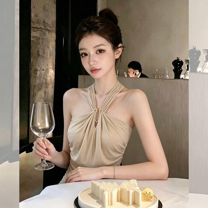French-Style Halter Neck Ruched Tank Top for Women, Summer Outerwear, Beautiful Back, Slim Fit, Age-Reducing Halter Top