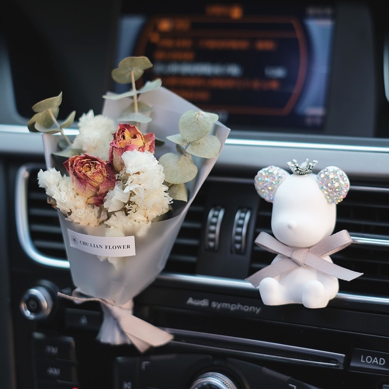 Car Perfume Pendulum AIR CONDITIONING AIR OUTLET FRAGRANT AND CREATIVE CAR UPSCALE LIGHT INCENSE PERSISTENT CUTE CAR ORNAMENT WOMAN