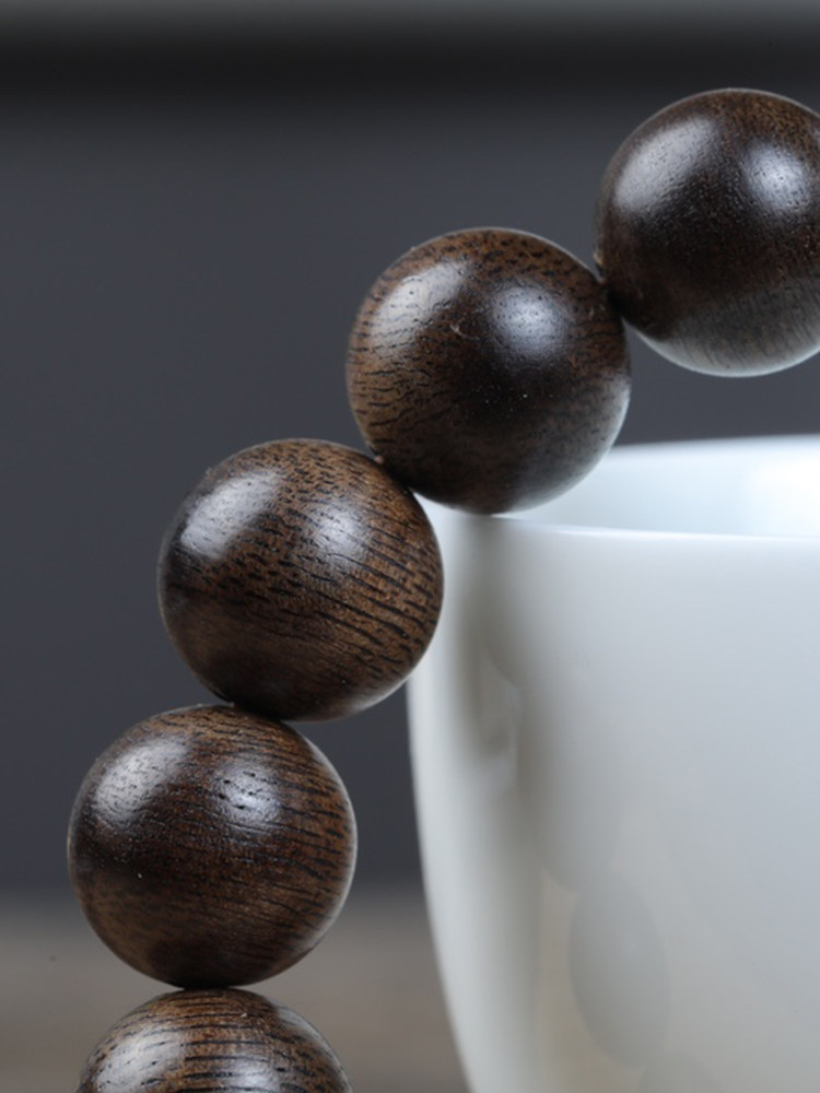 남성 및 여성을 위한 천연 베트남 회안 침향목 팔찌 오래된 소재의 불상 구슬 팔찌 정통 문화 장난감 야생 향기로운 나무 손잡이