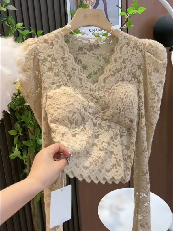 V-Neck Lace Hollow-Out Brushed Lace Shirt for Women, 2023 Autumn New Style with Chest Pads, Inner Layer Base Shirt Top