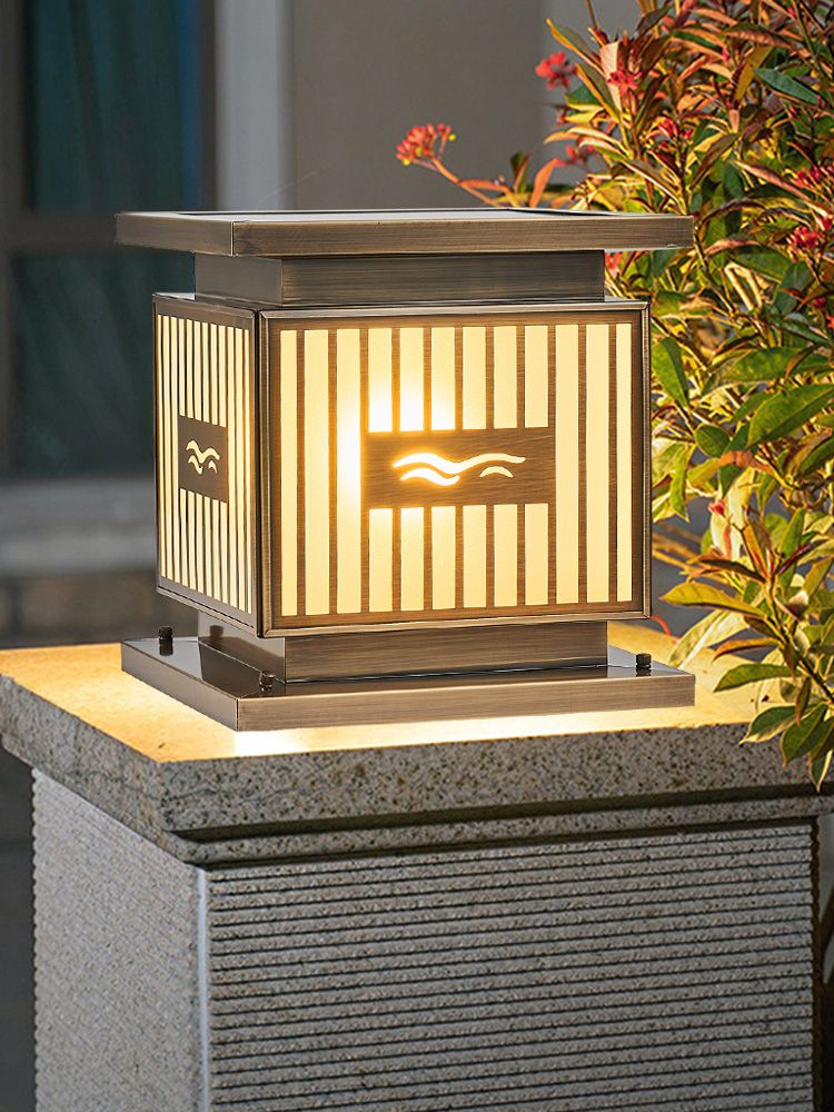 照亮户外空间的智能灯具：太阳能柱头灯全解析