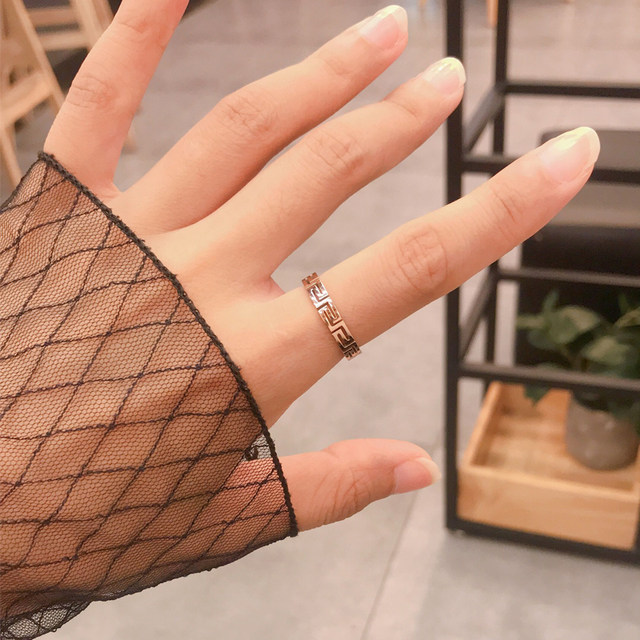 Korean version of the net red rose gold titanium steel index finger ring female fashion personality ins tide people cold wind on the ring does not fade