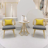 Северные столы и комбинации стульев Простая, легкая роскошь, удобная мода, мода, небольшая квартира, маленький магазин женской одежды Железный одиночный стул Салон красоты