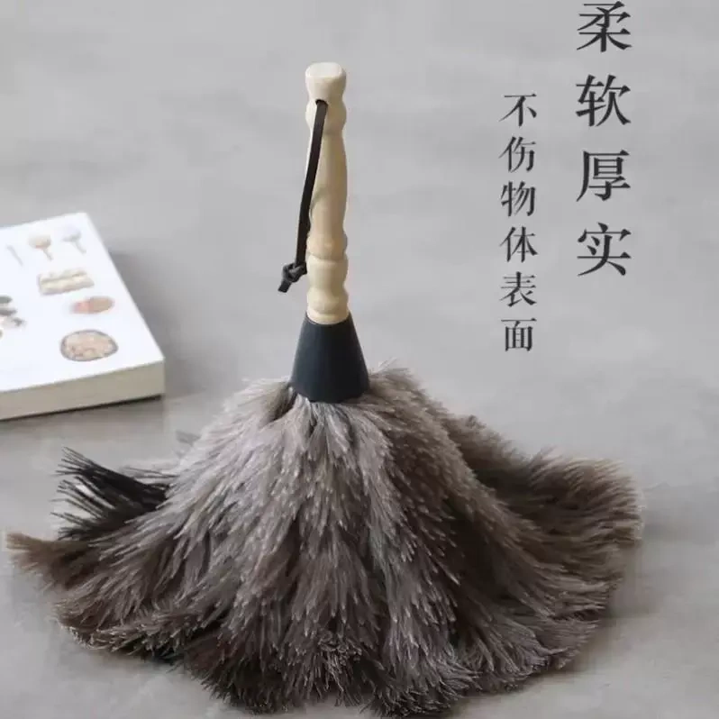 Feather Duster Made of Ostrich Feathers, Non-Shedding, Suitable for Home and Car Use, Thickened and Densely Packed, for Cleaning Chores, Static Electricity Dust Removal Duster