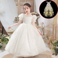 Белая короткая длинная модель+вуаль (с световыми моделями)