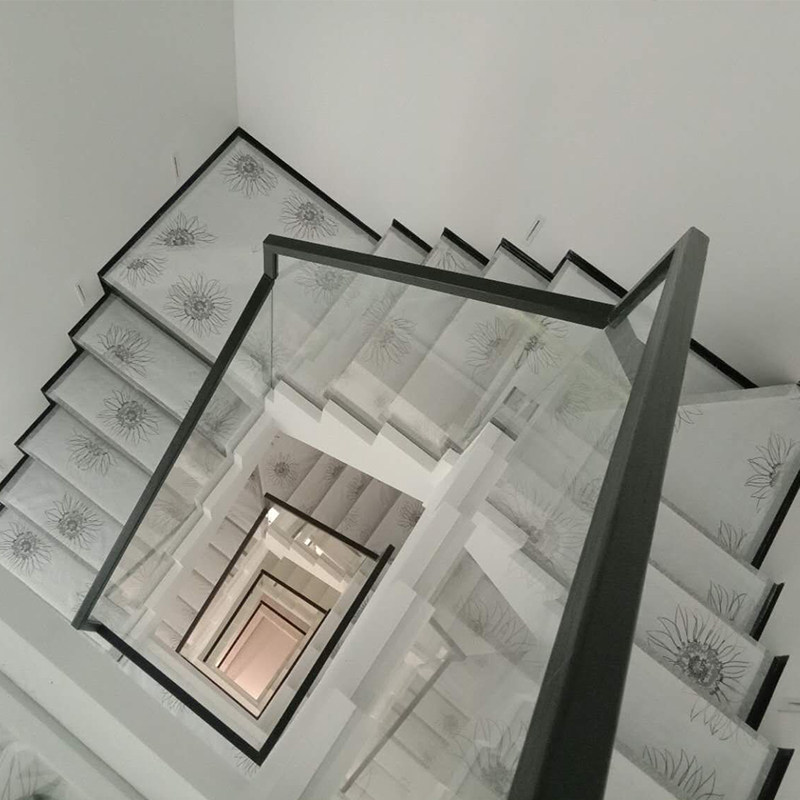 Dai's staircase red oak glass staircase whole ladder jump with unilateral handrail personality private customization) Kunming Red Star