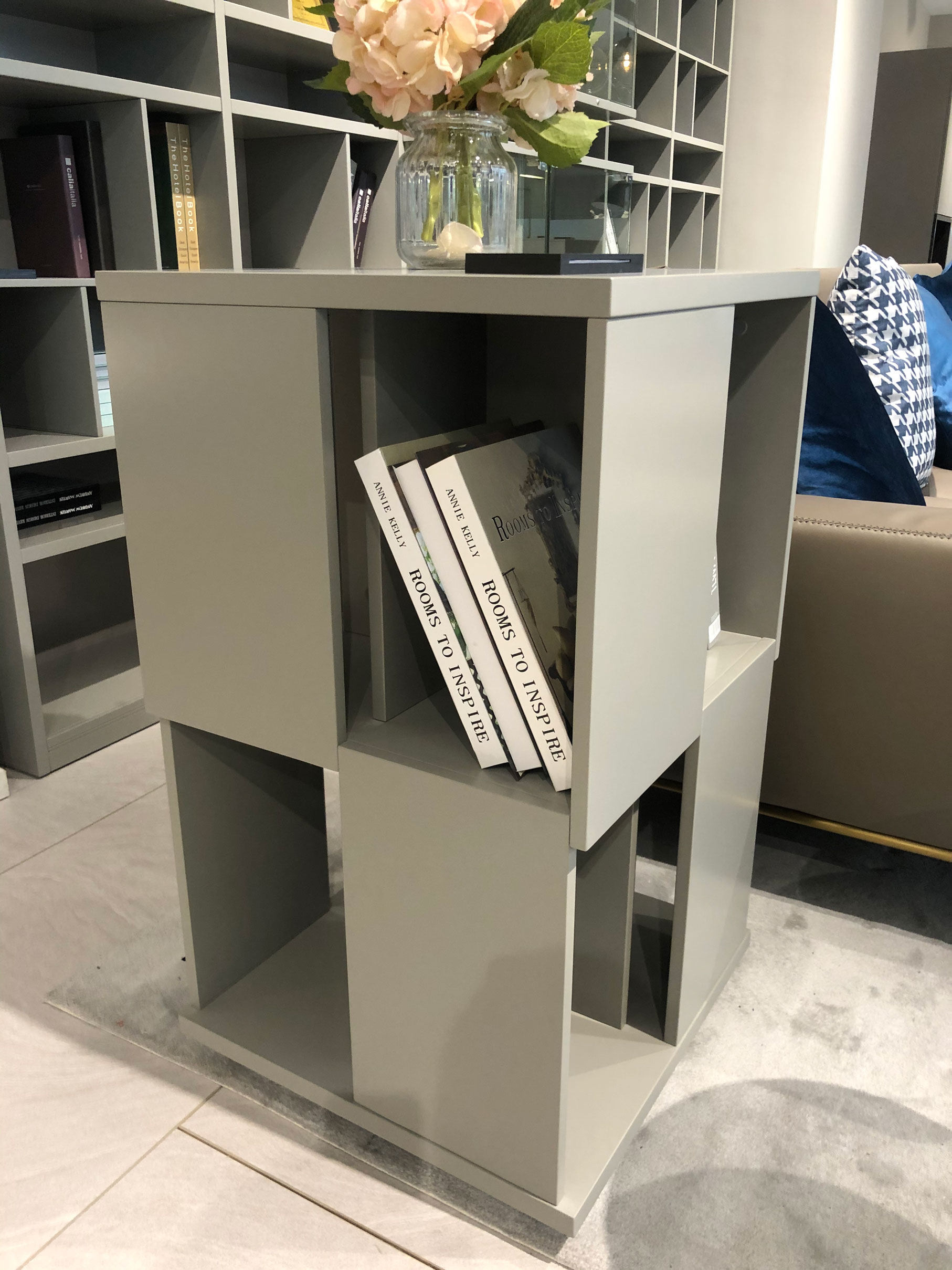 Window of the City Curtain Newspaper magazine rack Newspaper rack Iron aluminum alloy Information rack storage 26PZ001