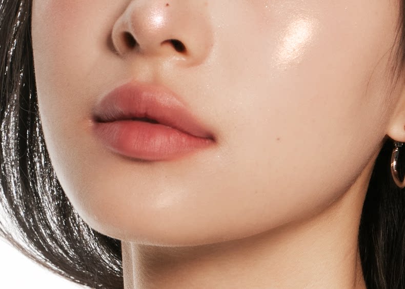 【中国直邮】酵色钻石高光棒 H04 粉丝绸 粉嫩少女感 苹果肌锁骨提亮氛围感拉满 伪素颜神器 2g【肉感粉调珠光】