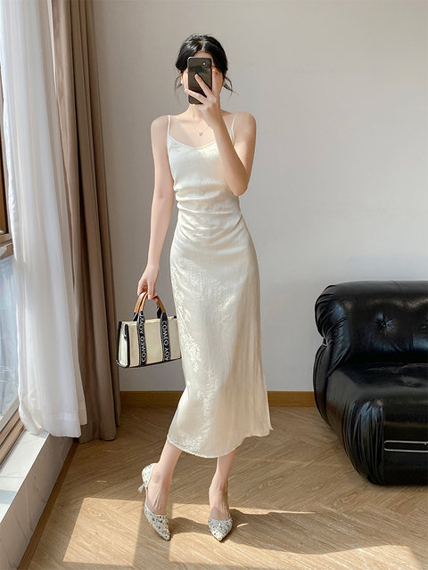 Lingze Xi's Elegant New Chinese Style Versatile Printed Waist-Cinching Off-White Spaghetti Strap Dress for Women in Summer