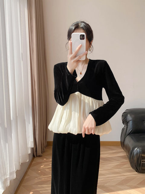 Lingze Xi Elegant French-Style Blouse with V-Neck, Waist-Cinching, Slimming, Long-Sleeved, Black and White Patchwork Silk Velvet Top for Women