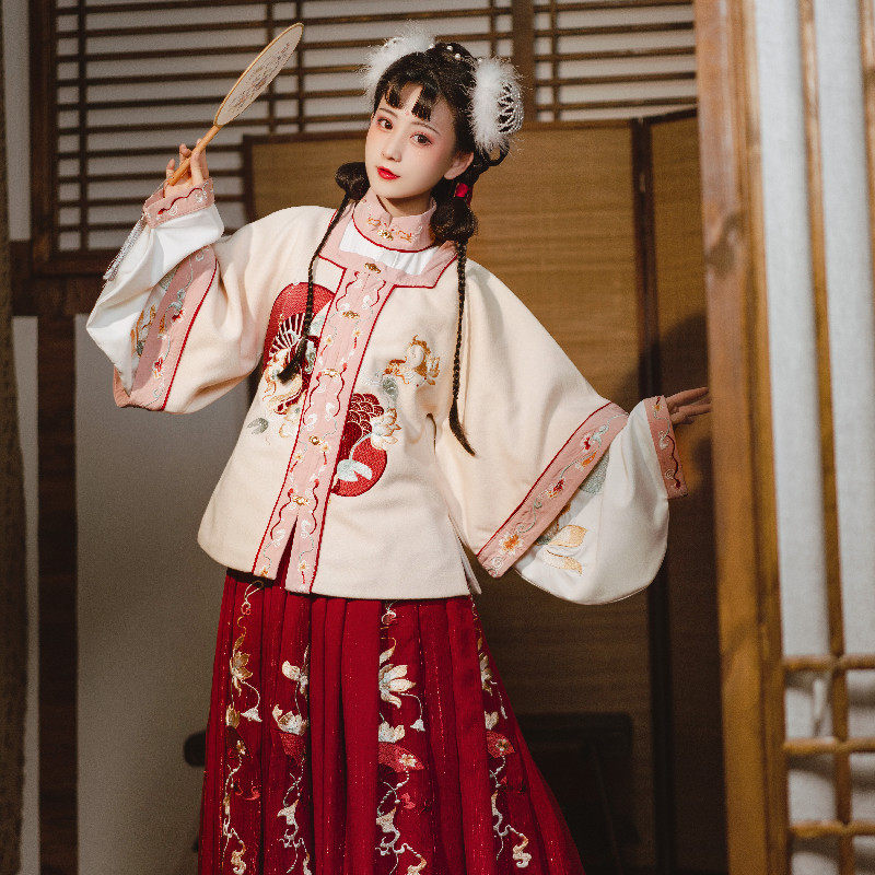 Dream comb year (Mei Zhixue)original Hanfu women's Ming square collar woolen half sleeve daily embroidery short coat pleated skirt winter