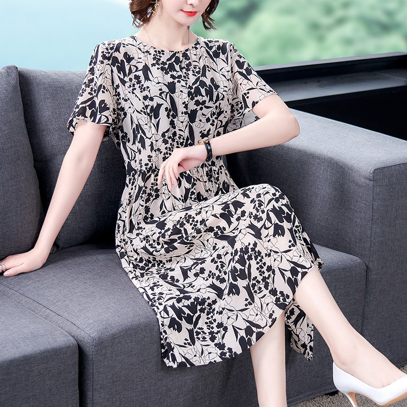 40-year-old women's skirts middle-aged and elderly women's large size 35 a 45 dress foreign school mother summer dress Tang dress floral skirt
