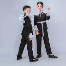 Childrens fashion suit suit neutral model handsome personality creative play out to the stage to take on the tide
