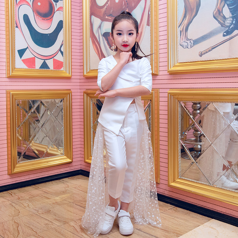 Xuan Gift Children Walking Show Gown Girl Suit Suit Models Personality Fashion Toddlers Racing out of the Conqueror