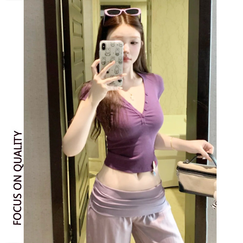 短款紫色短袖t恤女夏季2025新款排扣美式辣妹茶艺修身显瘦V领上衣