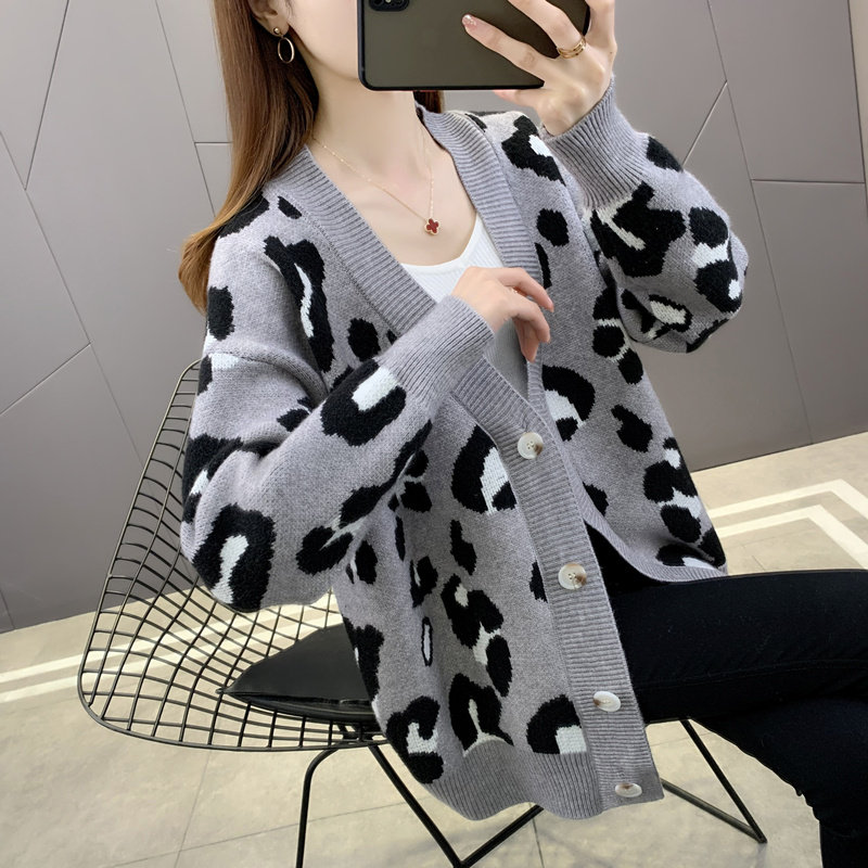 Maternity autumn dress foreign air top V neck knit cardigan jacket spring and autumn outside wearing leopard print sweet little man small fresh