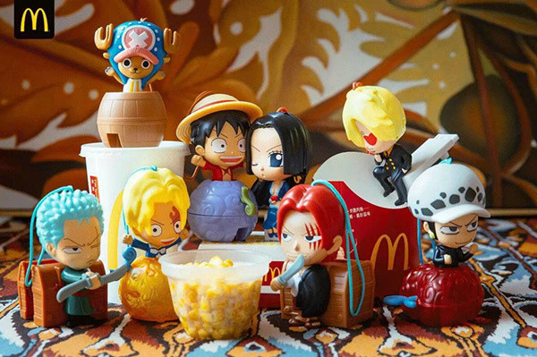 2017 McDonald's Voyager King Toy Ornament McDonald's One Piece Family Doll Full Set of 8 Models
