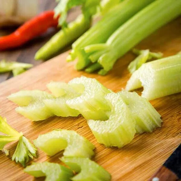 邑只鹿 鹿邑老子故里 新鲜芹菜西芹 5斤 天猫优惠券折后￥14.9包邮（￥19.9-5）