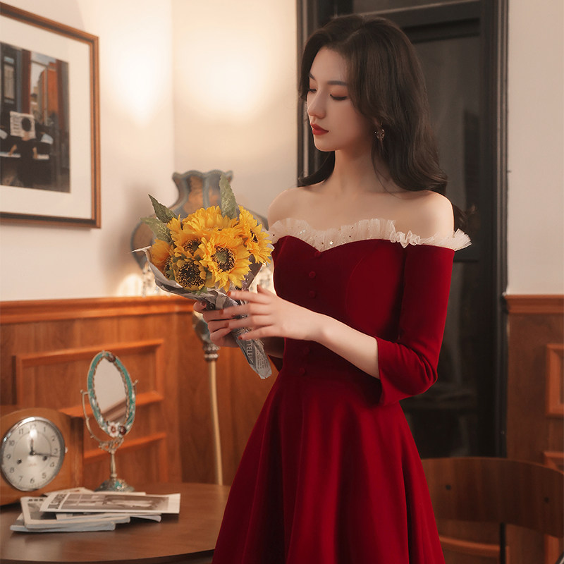 Toast to the bride 2022 new winter cover arms red engagement gown dress with a single shoulder velvet evening gown woman