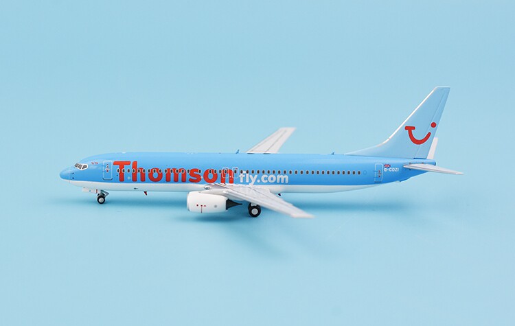 NG Model 58007 Thomsonfly B737-800 G-CDZI 1:400