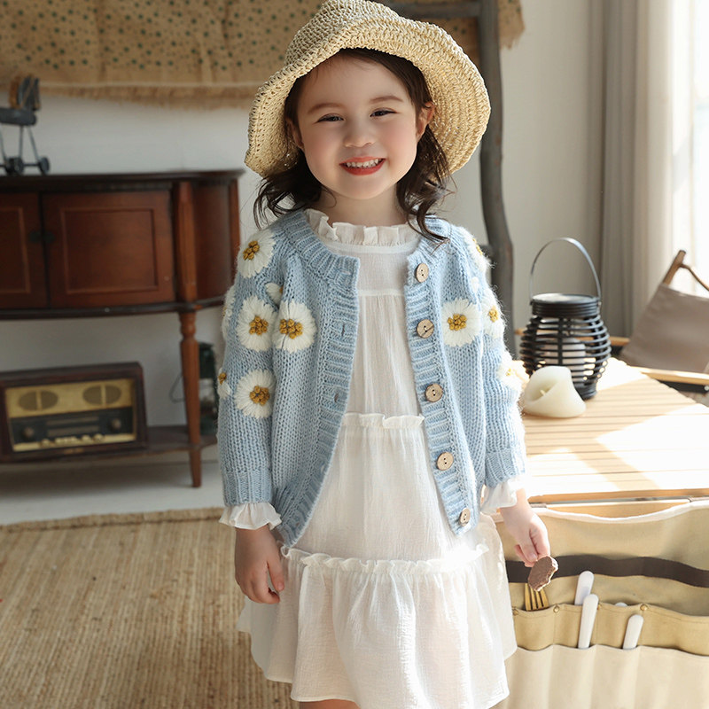 Retro autumn and winter girl baby sweaters long sleeves new ins small daisy knit cardiovert jacket handmade embroidered cotton-Taobao