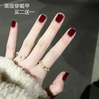 Глубокий винный красный разрывает французский стиль