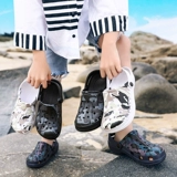 Летние детские тапочки для мальчиков, пляжная обувь, трендовые слайдеры, нескользящие туфли, подходит для подростков, в корейском стиле