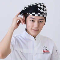 Черно -белая шляпа перед