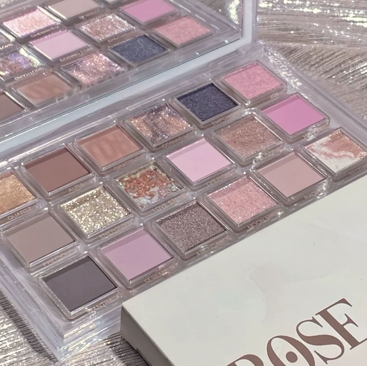 [Готовая к продаже новинка HUDA BEAUTY 18-цветная палетка теней для век empowerед / rose quartz]