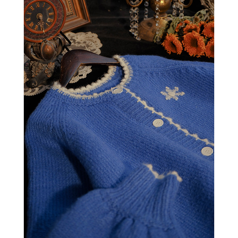 Tsugawa eleven Klein blue sweater women in winter wear a hugey fur small subknit cardiovert jacket