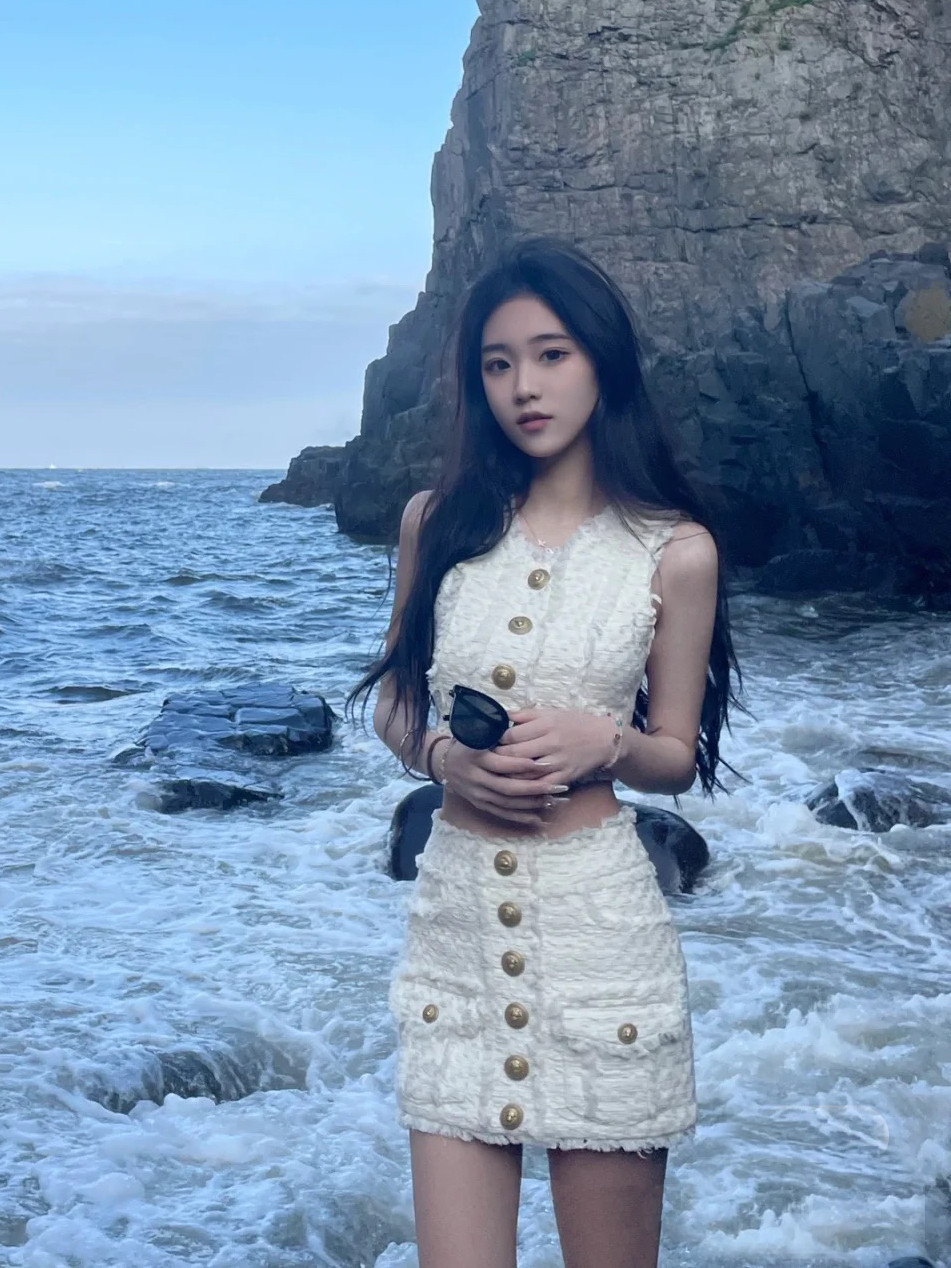 Rich Family Kim Temperament Famous Yuanyuan Fragrant Wind Suit Woman 2023 Summer New Coarse Flowers With Vest half dress Two sets-Taobao