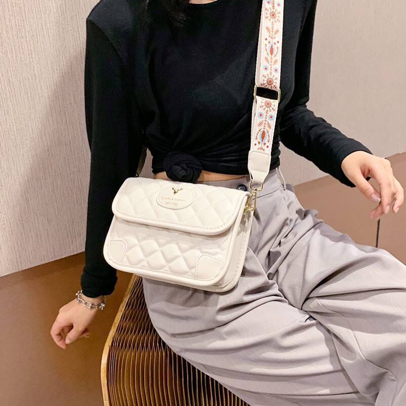 Net Red Packet Bag 2022 New Tide Fashion Wide Shoulder Strap Skew Satchel Women 100 Hitchinger Single Shoulder Small Square Bag Genuine Leather