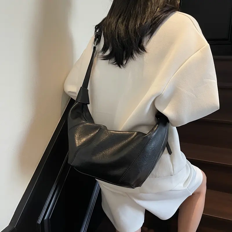 Women's Bag 2025 New Model, High-End Vintage Crossbody Horn Bag, Large Capacity, Versatile, Casual, Textured Dumpling Bag