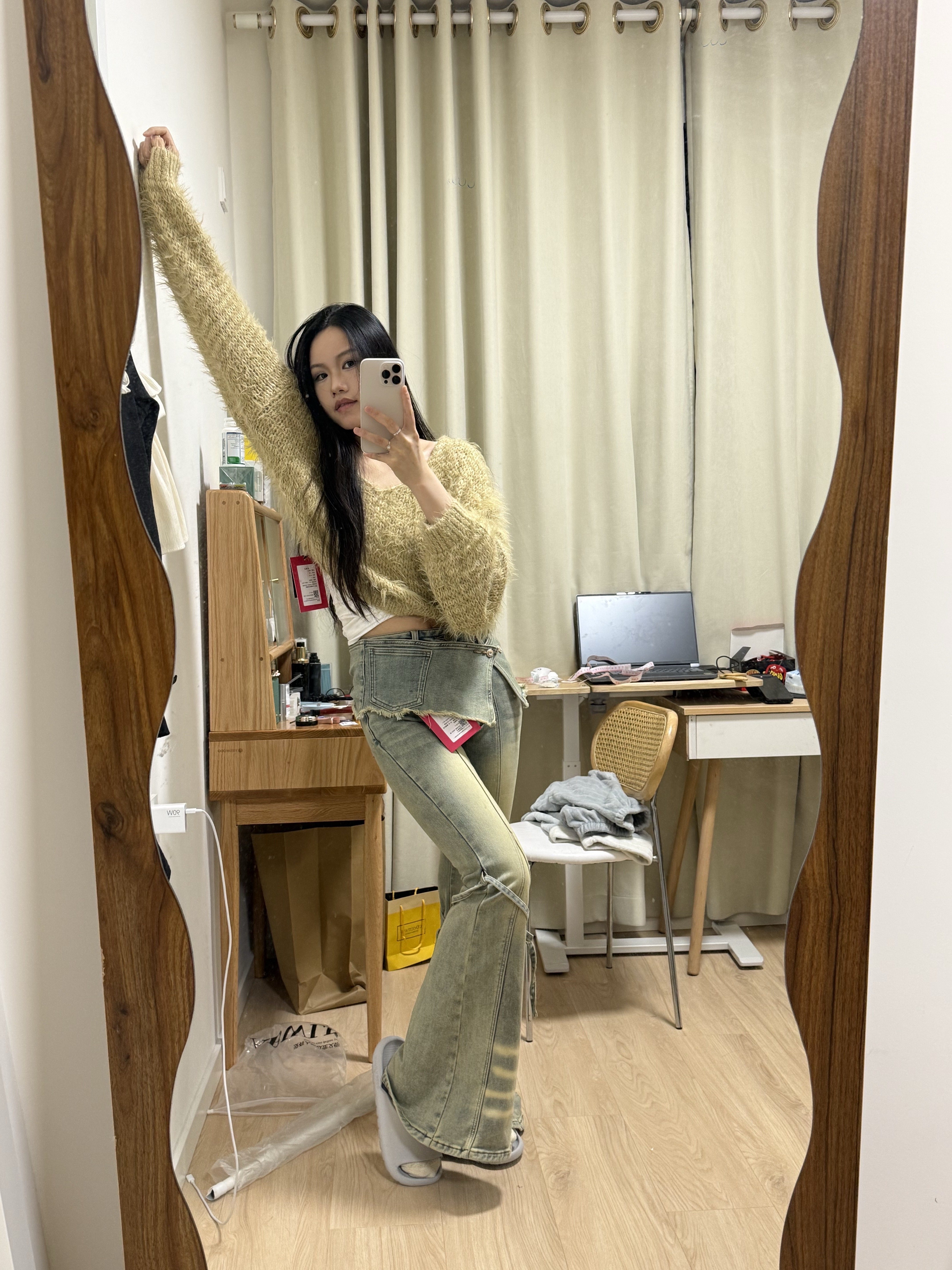 ABWLR「叠穿派对」原创复古做旧水洗牛仔裤:解锁超模腿的马蹄微喇密码