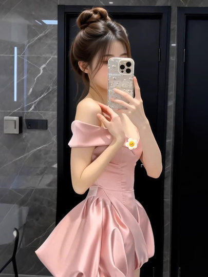 Purely Sexy and Stylish, Beautiful Photoshoot-Ready Puffy Dress for Women, New Spring/Summer Collection, Off-Shoulder Strapless Waist-Cinching Short Dress