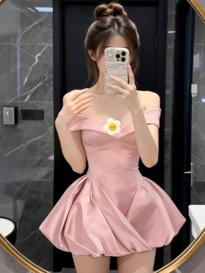 Purely Sexy and Stylish, Beautiful Photoshoot-Ready Puffy Dress for Women, New Spring/Summer Collection, Off-Shoulder Strapless Waist-Cinching Short Dress