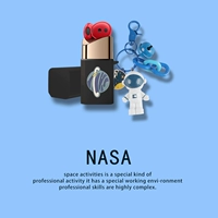 Huawei, помада, черные наушники, космонавт