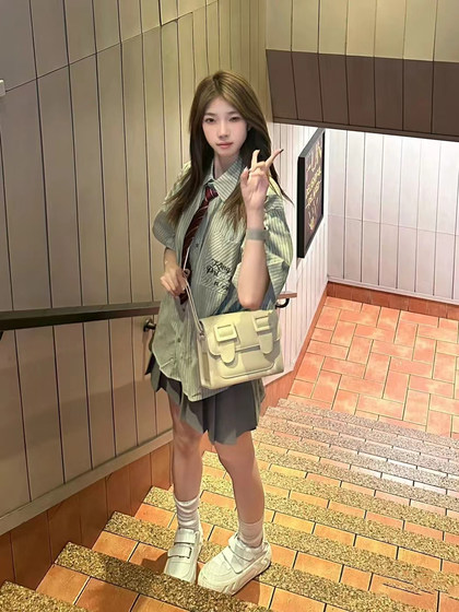 韩版学院风绿色条纹短袖衬衫女2025夏季高级感宽松百搭甜美jk衬衣