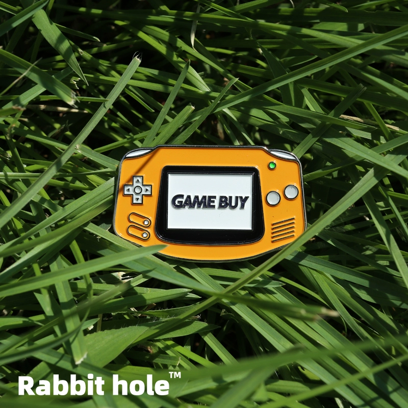Hộp thỏ lỗ ban đầu máy chơi game retro huy hiệu GBA trâm cài túi Messenger trang trí trong thủy triều Thương hiệu Nhật Bản đơn giản và tinh tế - Trâm cài
