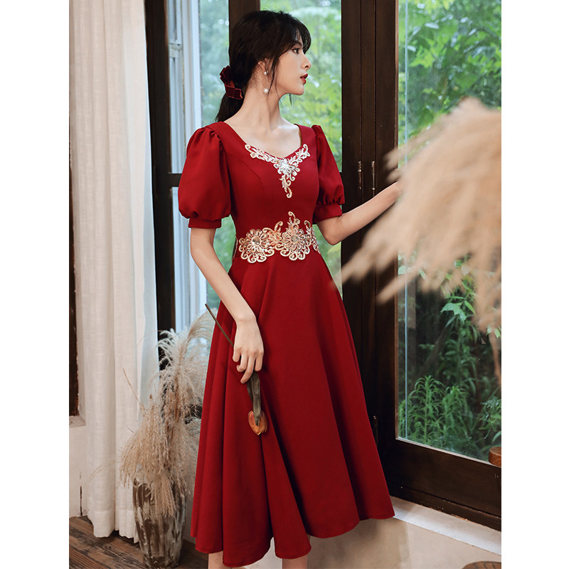 Bride's toast dress red pregnant woman covers belly small person looks thin and can usually wear back door small dress skirt girl