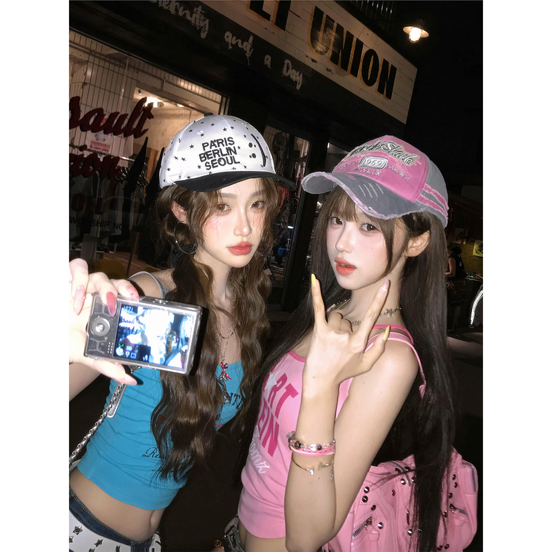 American Retro Hot Girl Letter Print Camisole for Women, Summer Slim Fit, Can Be Worn Outside or as an Inner Layer, Sleeveless Short Top American Retro Hot Girl Letter Print Camisole for Women, Summer Slim Fit, Can Be Worn Outside or as an Inner Layer, Sleeveless Short Top