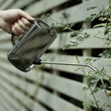 Крупный горшок с из нержавеющей стали.