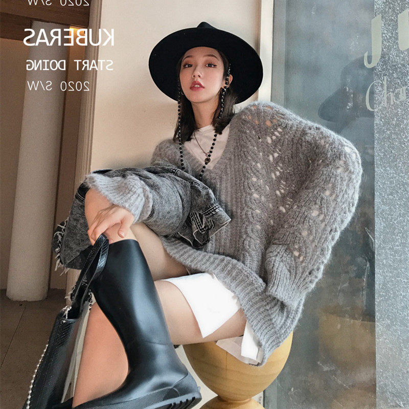2020 New autumn and winter sets hollowed-out V collar Lazy Wind Sweater Woman Loose outside wearing design Sensation Knit Cardigan