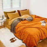 Диван, коралловое одеяло, фланелевая тонкая простыня для сна