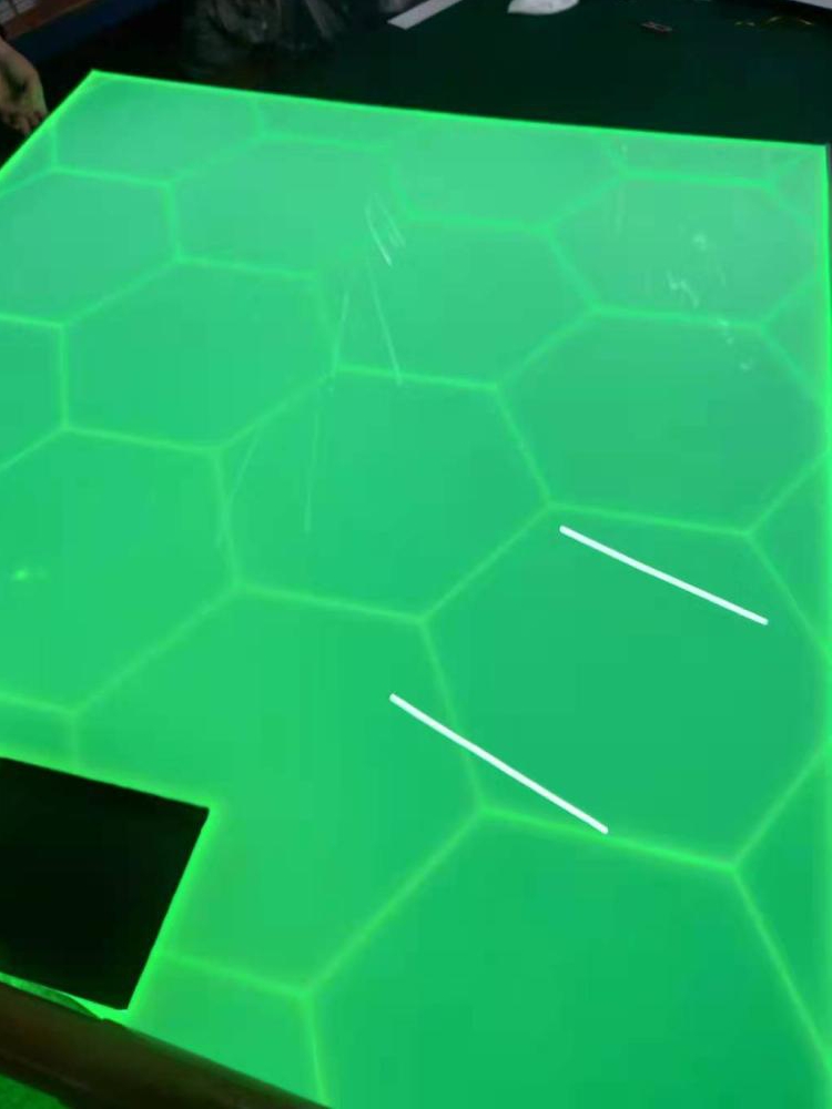 导光板厂家亚克力激光打点划线加工定制、展览柜店招超市商场文化墙都靠它出圈