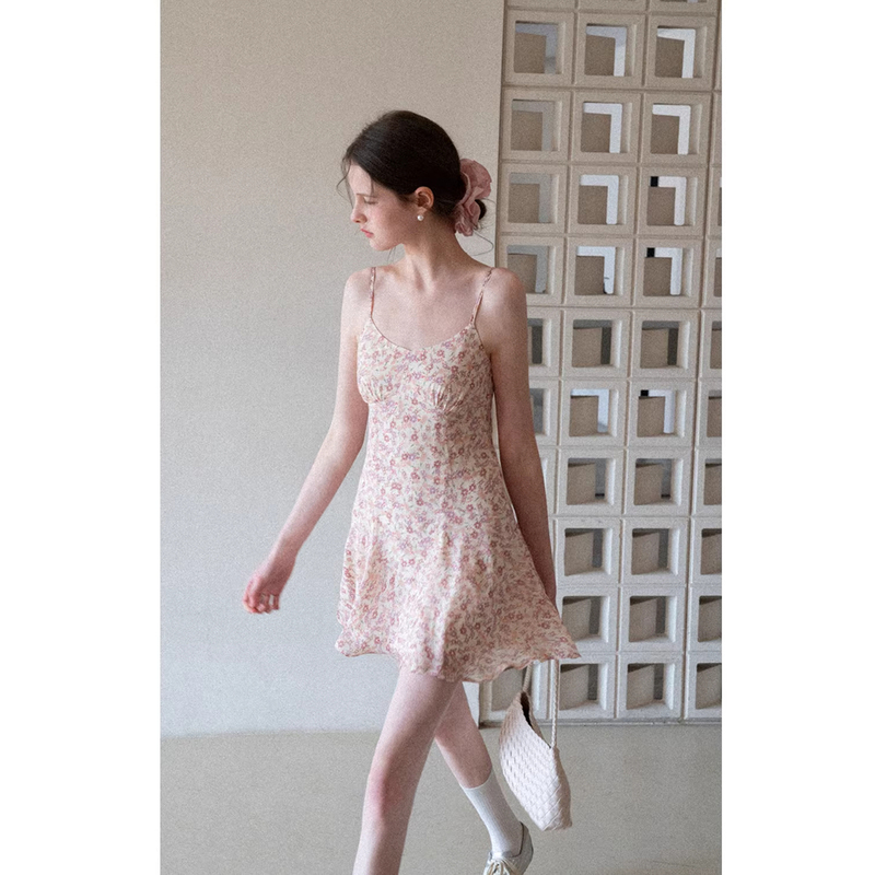 2Te French-Style Gentle and Fresh Floral Spaghetti Strap Dress for Women, Summer 2026, Petite Slim-Fit A-Line Short Dress