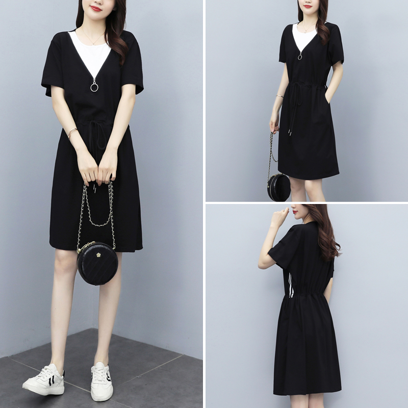 Dress 2022 new summer slim fit and thin fashion loose short-sleeved temperament mid-length version stitching little black dress women